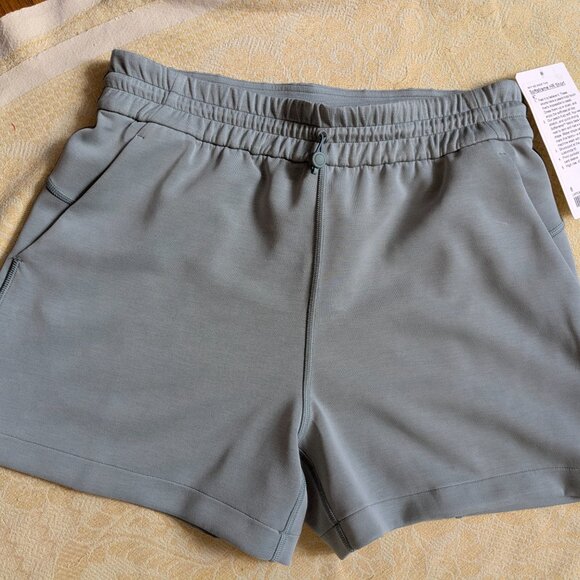 Lululemon Softstreme High-Rise Short 4" (NWT) - Sz 6 - Picture 2 of 3